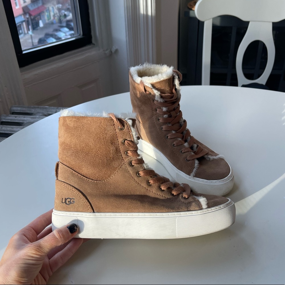 Women’s lace up Ugg boot size 7 - Picture 2 of 7